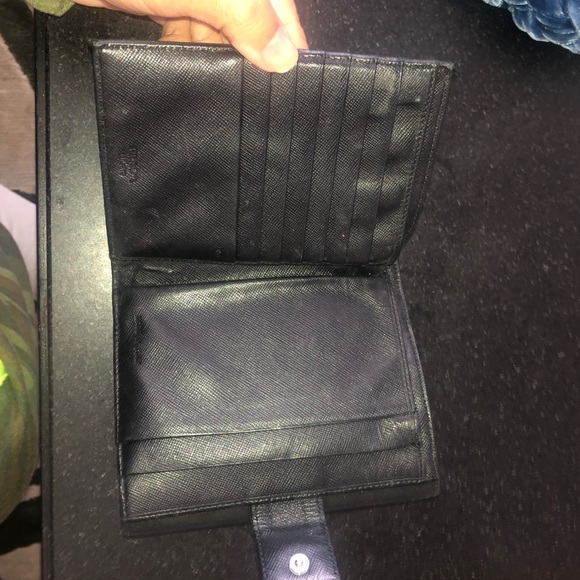 Prada authentic vintage wallet - Picture 3 of 7